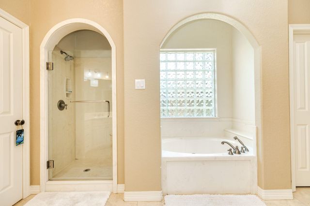 101 Mallard Dr, Clute, TX 77531