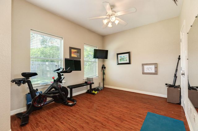 101 Mallard Dr, Clute, TX 77531