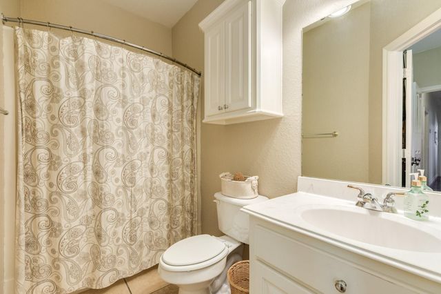 101 Mallard Dr, Clute, TX 77531