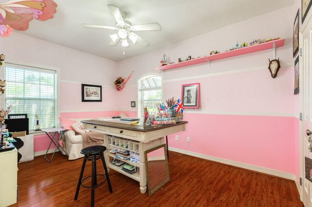 101 Mallard Dr, Clute, TX 77531