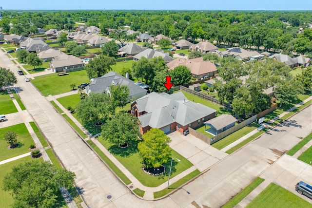 101 Mallard Dr, Clute, TX 77531