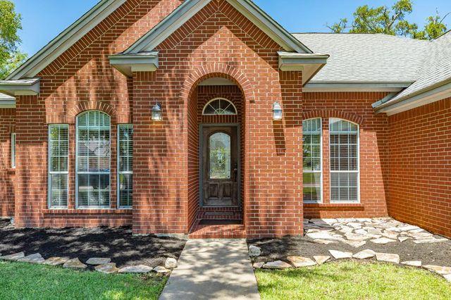 101 Mallard Dr, Clute, TX 77531