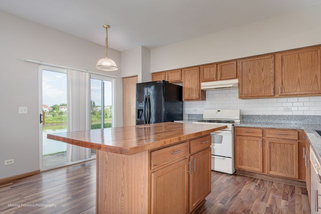 6324 Pond View Drive, Matteson, IL 60443