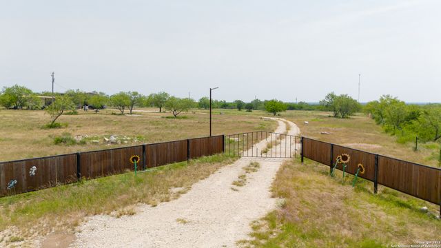 797 S Ranch Rd 187, Sabinal, TX 78881