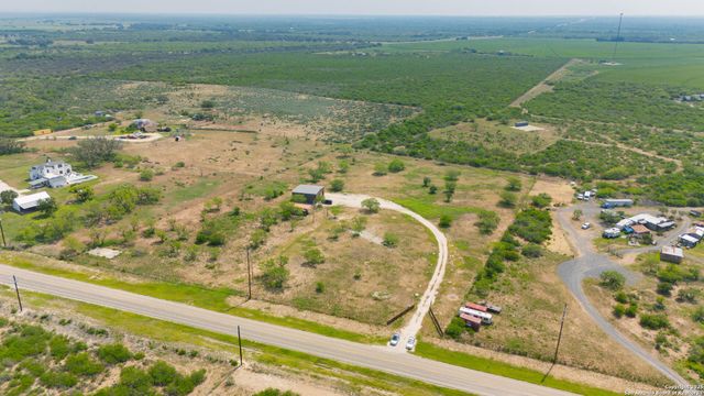 797 S Ranch Rd 187, Sabinal, TX 78881