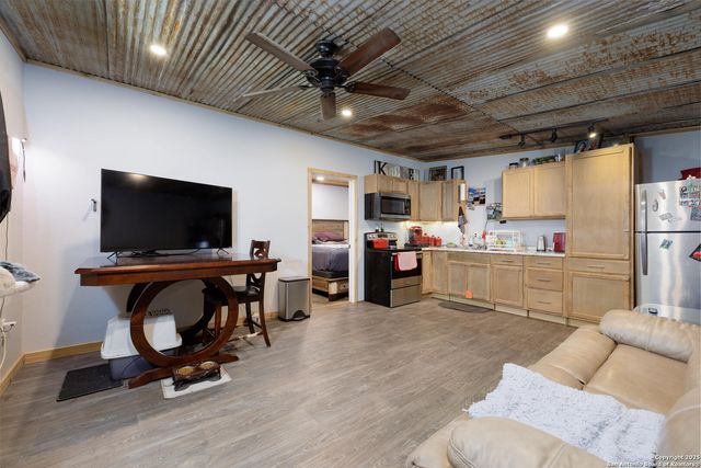 797 S Ranch Rd 187, Sabinal, TX 78881