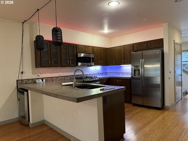 3114 Sw DOLPH Ct, Portland, OR 97219