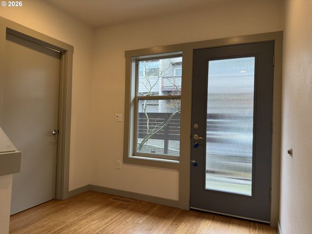 3114 Sw DOLPH Ct, Portland, OR 97219