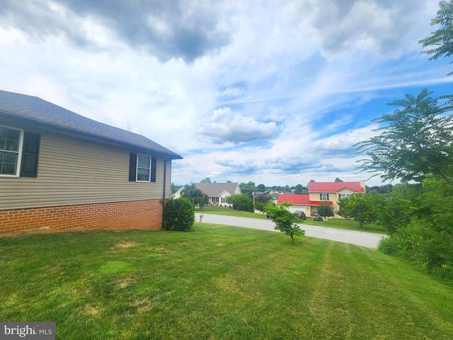 44 VERNON DRIVE, Chambersburg, PA 17202