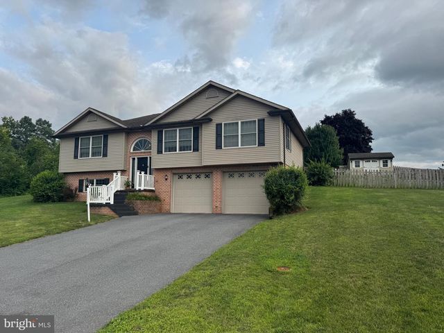 44 VERNON DRIVE, Chambersburg, PA 17202
