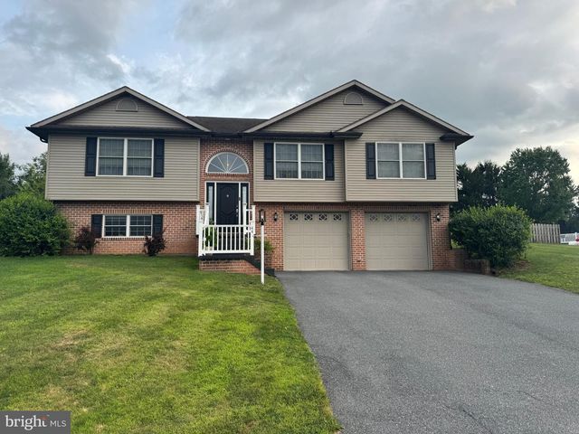 44 VERNON DRIVE, Chambersburg, PA 17202