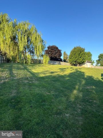 44 VERNON DRIVE, Chambersburg, PA 17202