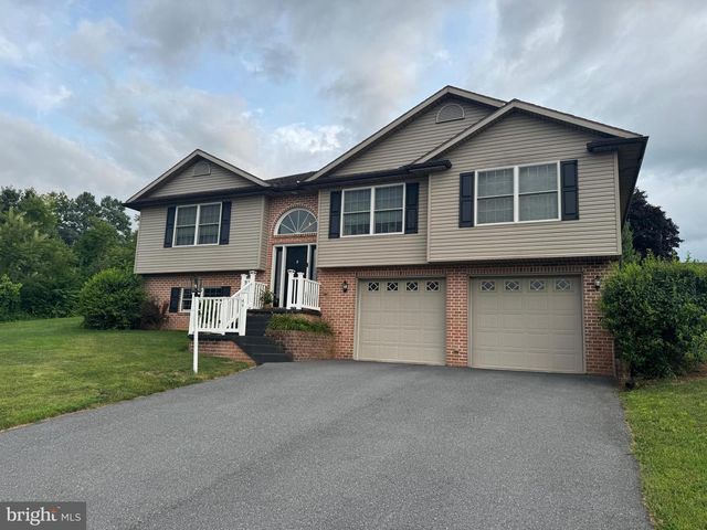44 VERNON DRIVE, Chambersburg, PA 17202