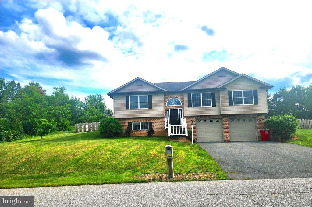 44 VERNON DRIVE, Chambersburg, PA 17202