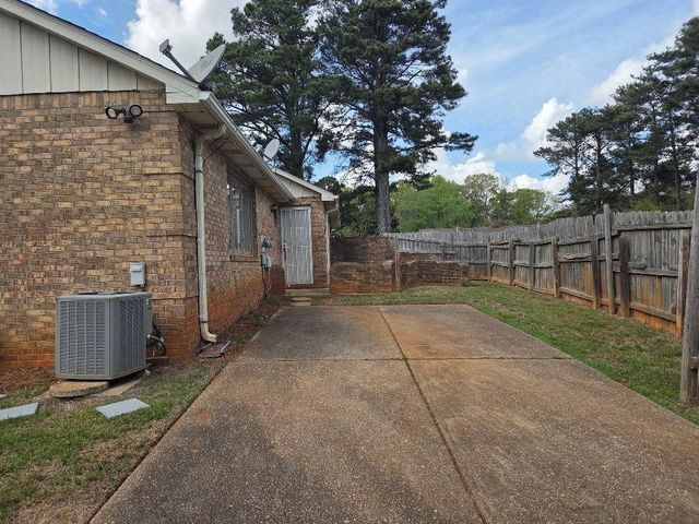 2120 Fieldstone View SE, Conyers, GA 30013