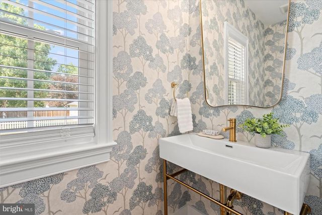28 W CHAPMAN ST, Alexandria, VA 22301
