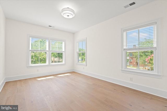 28 W CHAPMAN ST, Alexandria, VA 22301