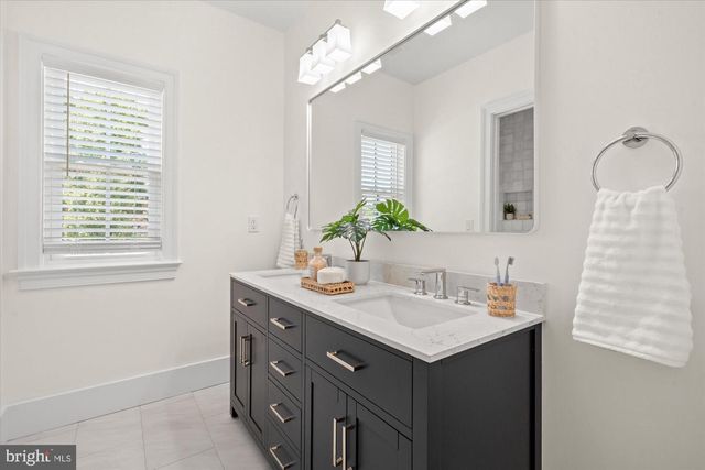 28 W CHAPMAN ST, Alexandria, VA 22301