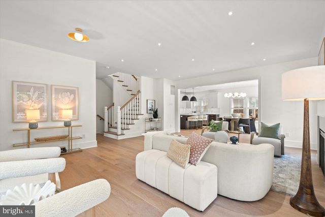 28 W CHAPMAN ST, Alexandria, VA 22301