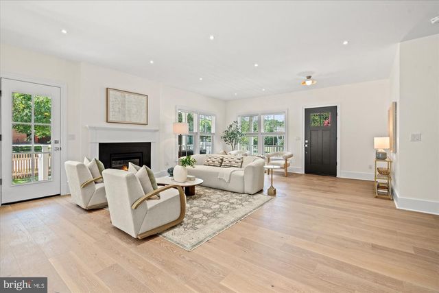 28 W CHAPMAN ST, Alexandria, VA 22301
