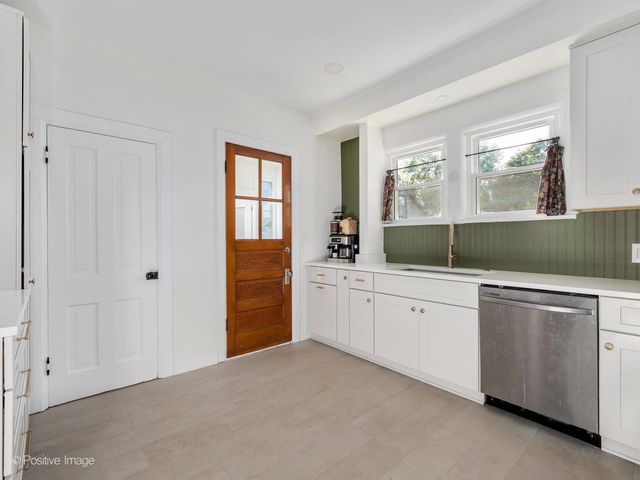 126 N Ellis Avenue, Wheaton, IL 60187