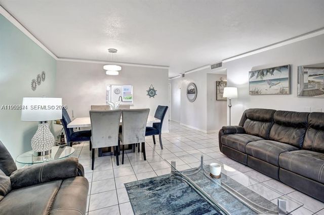 219 NE 14th Ave 107, Hallandale Beach, FL 33009