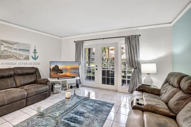 219 NE 14th Ave 107, Hallandale Beach, FL 33009