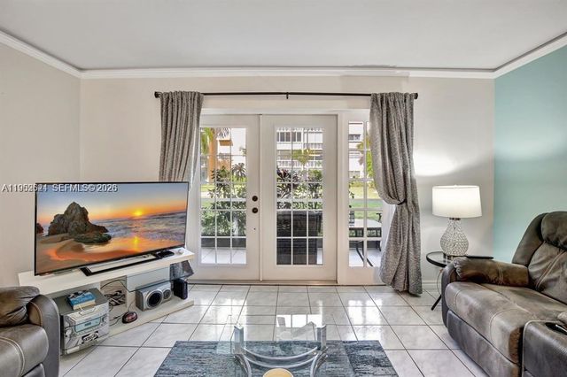 219 NE 14th Ave 107, Hallandale Beach, FL 33009