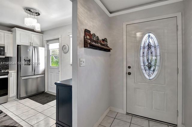 219 NE 14th Ave 107, Hallandale Beach, FL 33009