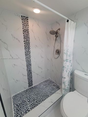 219 NE 14th Ave 107, Hallandale Beach, FL 33009