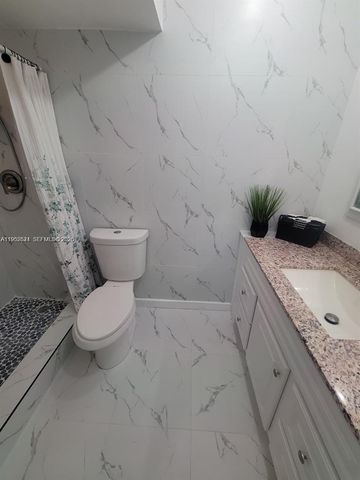 219 NE 14th Ave 107, Hallandale Beach, FL 33009