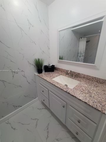 219 NE 14th Ave 107, Hallandale Beach, FL 33009