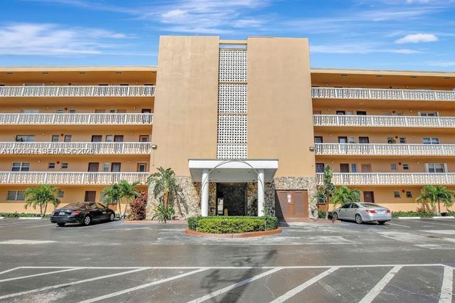 219 NE 14th Ave 107, Hallandale Beach, FL 33009