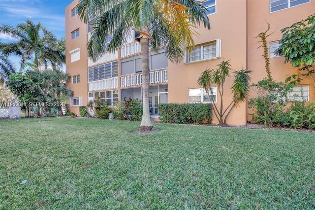 219 NE 14th Ave 107, Hallandale Beach, FL 33009