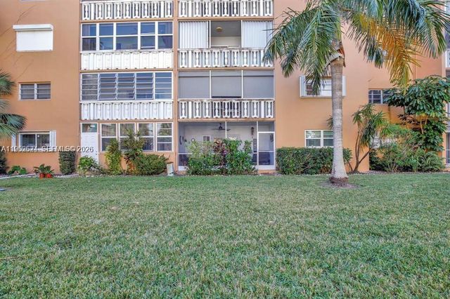 219 NE 14th Ave 107, Hallandale Beach, FL 33009