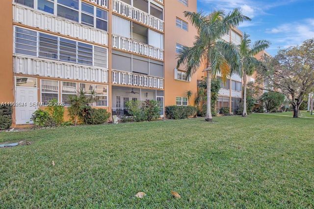 219 NE 14th Ave 107, Hallandale Beach, FL 33009
