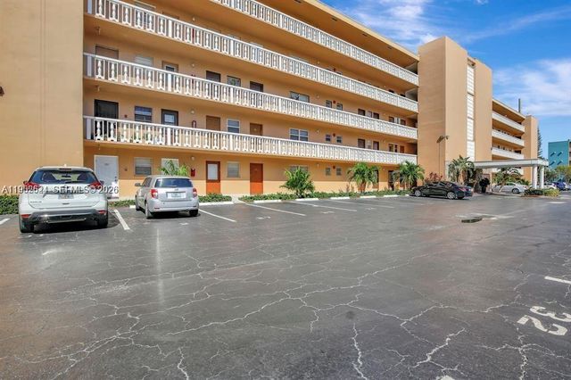 219 NE 14th Ave 107, Hallandale Beach, FL 33009