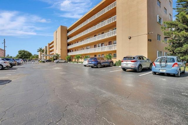 219 NE 14th Ave 107, Hallandale Beach, FL 33009