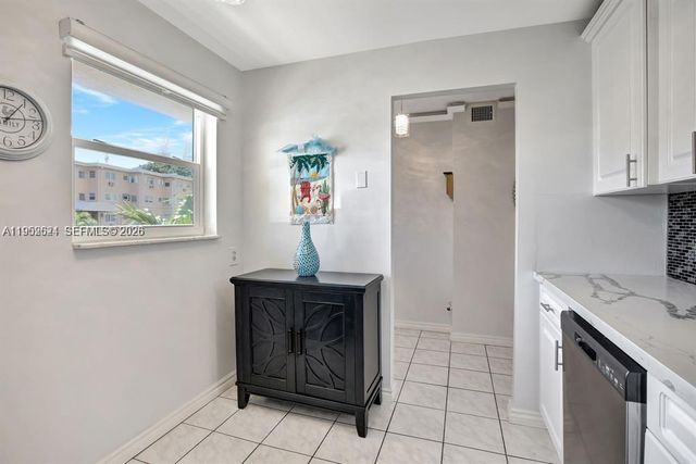 219 NE 14th Ave 107, Hallandale Beach, FL 33009