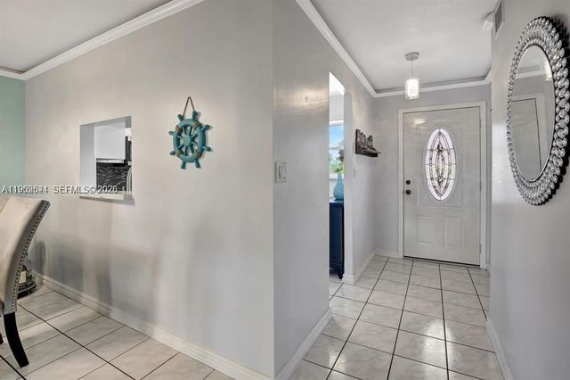 219 NE 14th Ave 107, Hallandale Beach, FL 33009