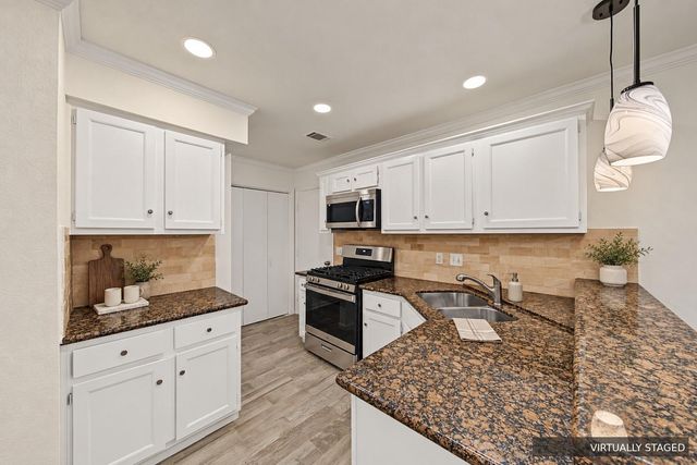 2711 Grants Lake Boulevard 42, Sugar Land, TX 77479
