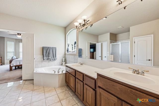 2460 James Agee Drive, Schertz, TX 78154