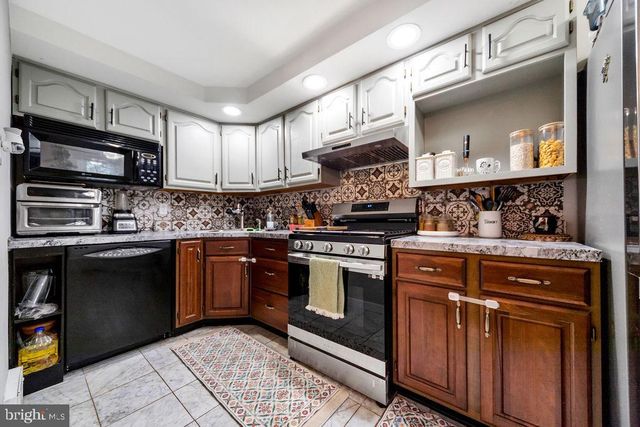 945 FARISTON DR, Drexel Hill, PA 19026