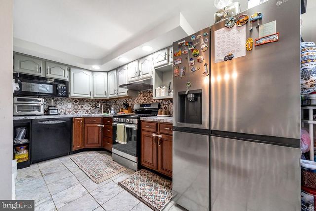 945 FARISTON DR, Drexel Hill, PA 19026