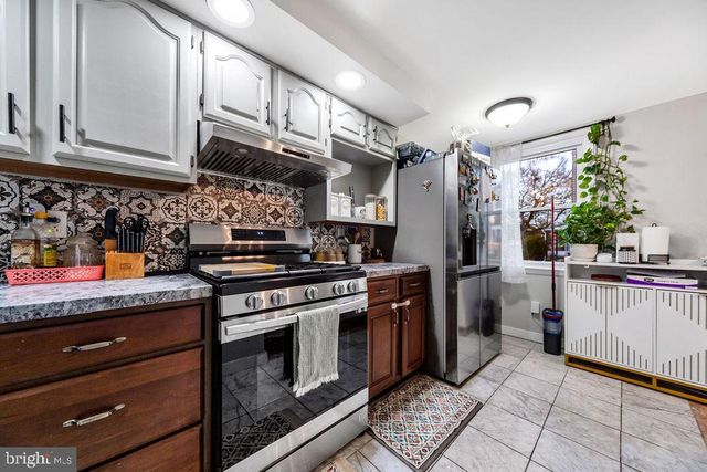 945 FARISTON DR, Drexel Hill, PA 19026