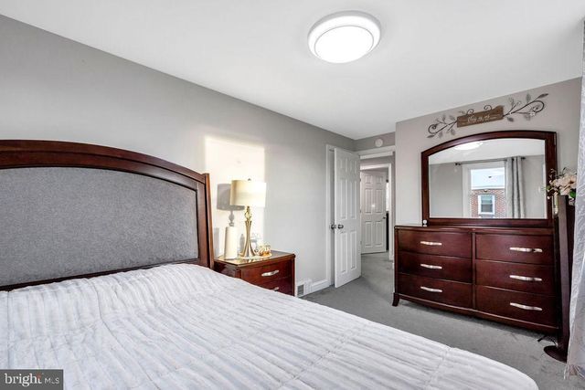 945 FARISTON DR, Drexel Hill, PA 19026