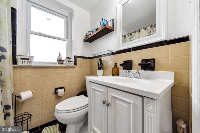 945 FARISTON DR, Drexel Hill, PA 19026