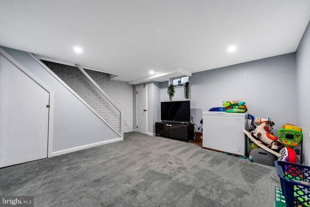 945 FARISTON DR, Drexel Hill, PA 19026