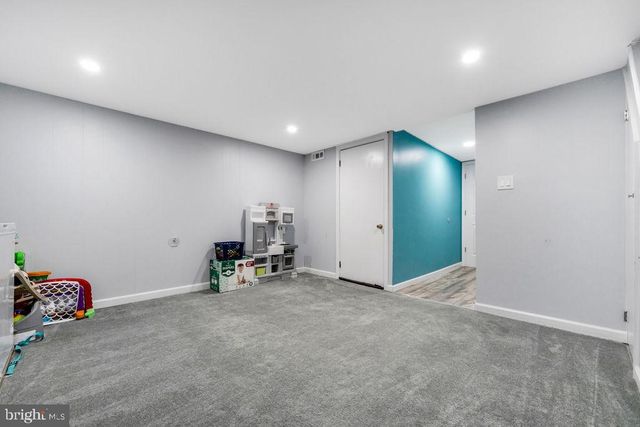 945 FARISTON DR, Drexel Hill, PA 19026