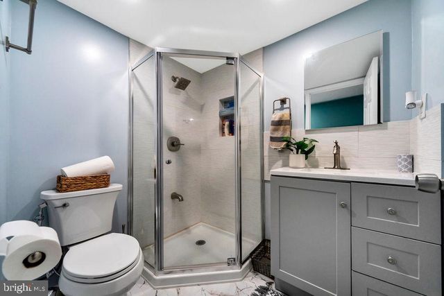 945 FARISTON DR, Drexel Hill, PA 19026